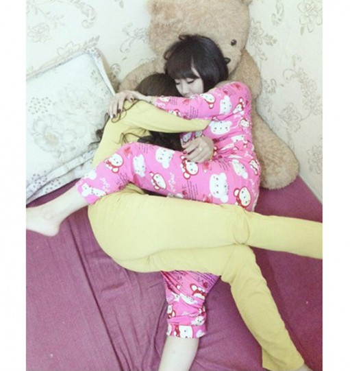 hinh anh vui khi chi em noi loan (14)