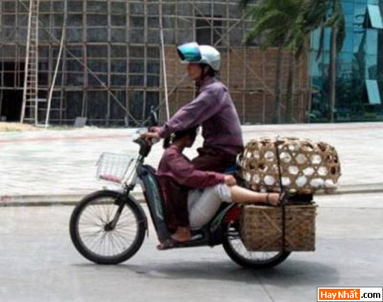 Giao thông, Tàu lửa, Xe, Xe máy, Biển số, Nón Bảo Hiểm, Áo Ngực, Sáng Tạo, Thầy Tu, Sư Sãi