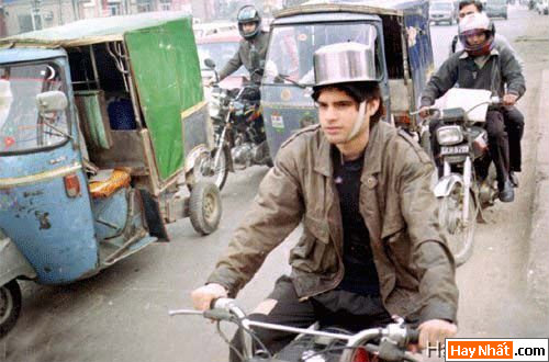 Giao thông, Tàu lửa, Xe, Xe máy, Biển số, Nón Bảo Hiểm, Áo Ngực, Sáng Tạo, Thầy Tu, Sư Sãi