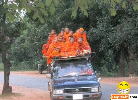 Giao thông, Tàu lửa, Xe, Xe máy, Biển số, Nón Bảo Hiểm, Áo Ngực, Sáng Tạo, Thầy Tu, Sư Sãi