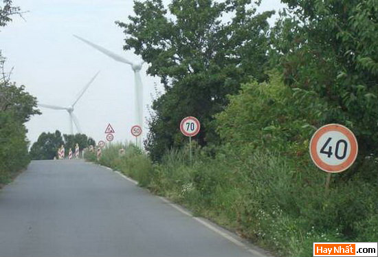 Giao thông, Tàu lửa, Xe, Xe máy, Biển số, Nón Bảo Hiểm, Áo Ngực, Sáng Tạo, Thầy Tu, Sư Sãi