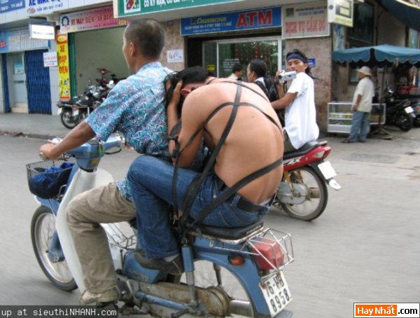 Giao thông, Tàu lửa, Xe, Xe máy, Biển số, Nón Bảo Hiểm, Áo Ngực, Sáng Tạo, Thầy Tu, Sư Sãi