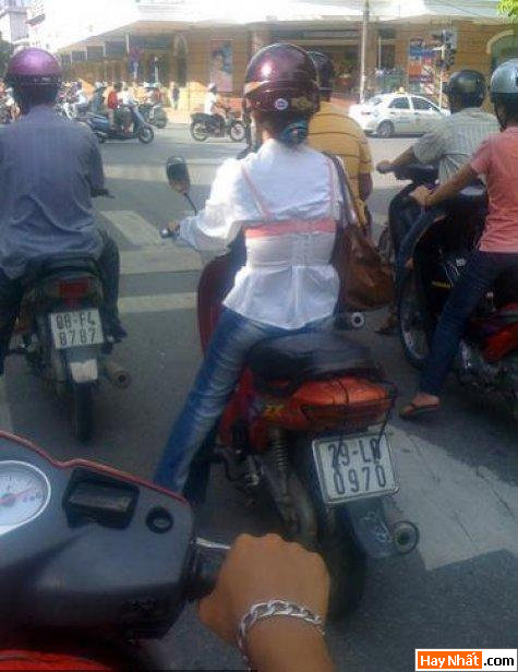 Giao thông, Tàu lửa, Xe, Xe máy, Biển số, Nón Bảo Hiểm, Áo Ngực, Sáng Tạo, Thầy Tu, Sư Sãi