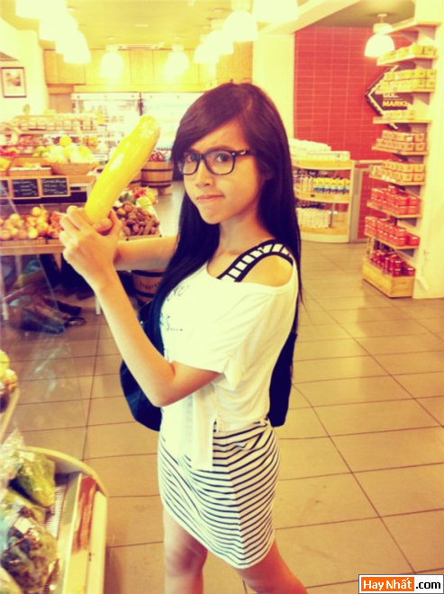 Elly Trần tinh nghịch trong siêu thị 15