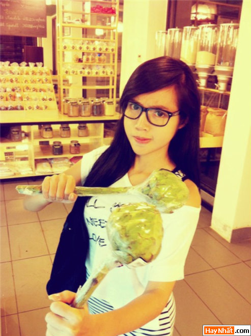 Elly Trần tinh nghịch trong siêu thị 17