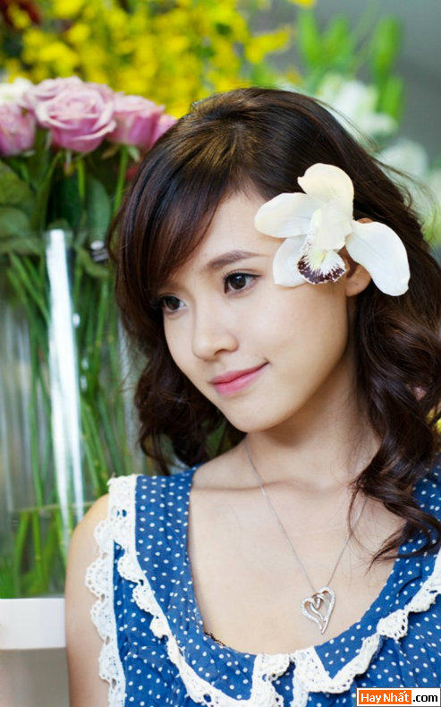 Hot girl Midu rạng rỡ đón sinh nhật 12