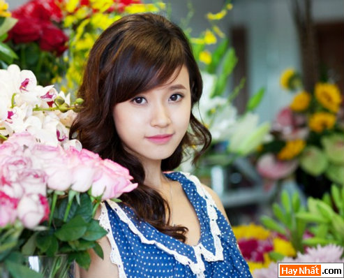 Hot girl Midu rạng rỡ đón sinh nhật 9