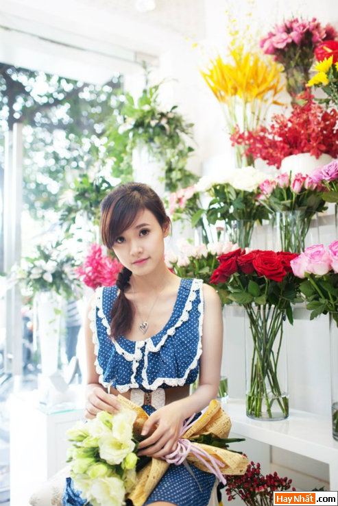 Hot girl Midu rạng rỡ đón sinh nhật 8