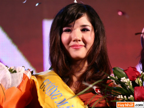 Nữ sinh trường Luật Ngô Tuyết Mai 12