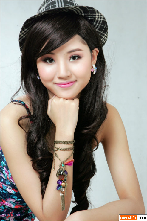 Nữ sinh trường Luật Ngô Tuyết Mai 13