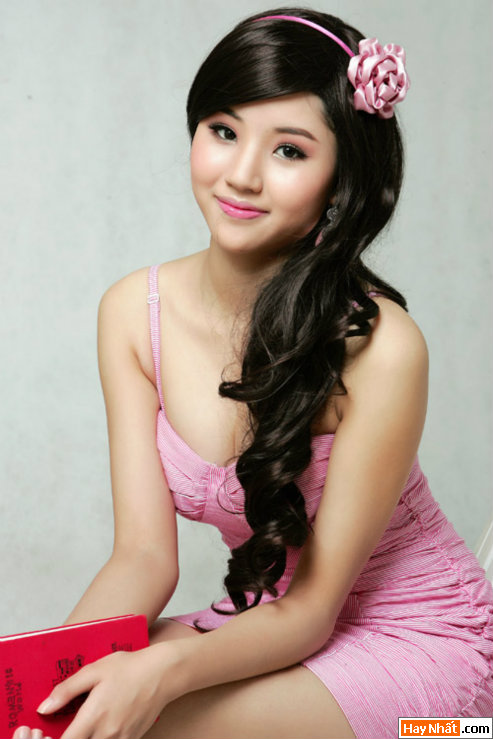 Nữ sinh trường Luật Ngô Tuyết Mai 14