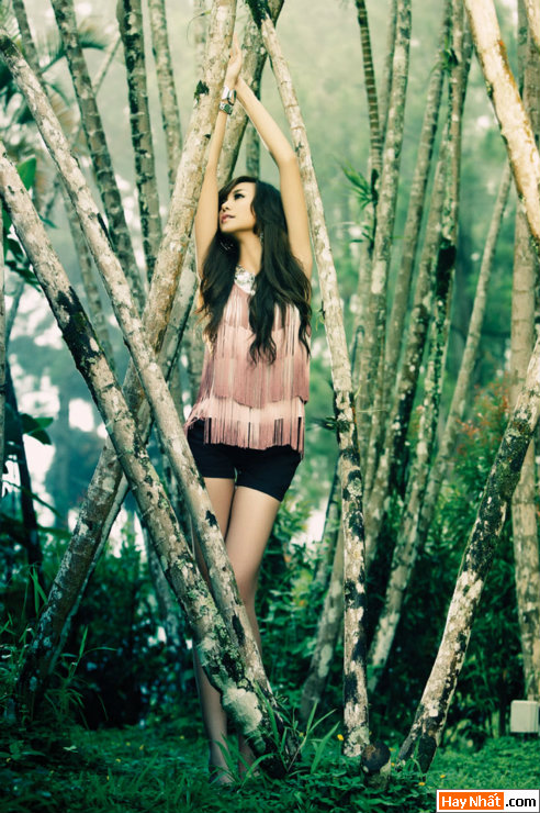 “Đo” chân dài Thanh Hằng 11