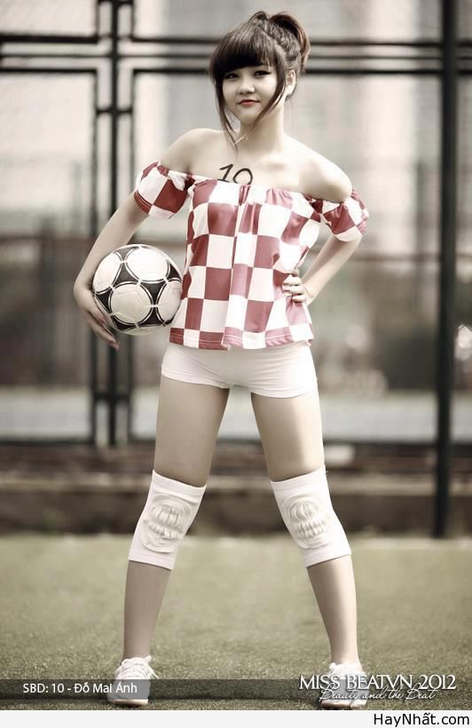 Người đẹp & Euro 2012 (Part 5) 10