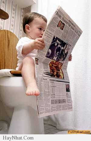 anh vui 2013 khi tre con vao nha ve sinh