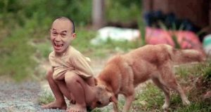 Chỉ có con cầy.. theo sau..