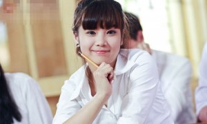 Nữ sinh đẹp rạng ngời ngày khai trường