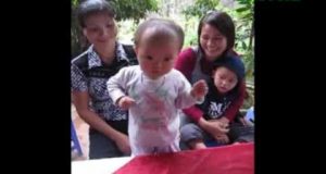 Bé 22 tháng nhảy nhạc sàn chuyên nghiệp 3 Bé 22 tháng nhảy nhạc sàn chuyên nghiệp