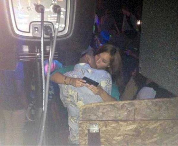 Khoảnh khắc hài hước của dân nghiện điện thoại và máy tính 24