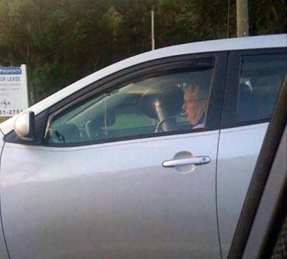 Khoảnh khắc hài hước của dân nghiện điện thoại và máy tính 23