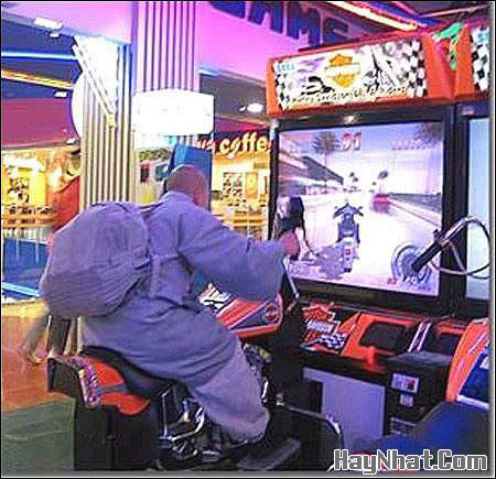 Sư sãi, Thầy tu, Hinh vui, anh vui